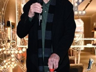 로버트 드 니로 팔 보조기 착용 모습에 팬들 걱정