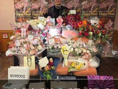 박진영 생일에 팬들 선물에 감동한 듯