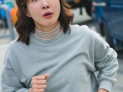 이시영 회색 트레이닝복으로 동네 산책 중 포착