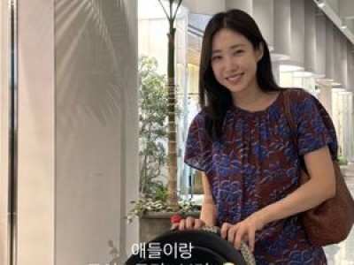 아나운서 최희 새벽 수영장에서 힐링 중