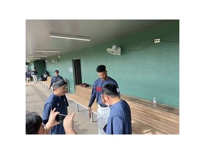 롯데 새 외국인 투수 엘빈 로드리게스 첫 등장