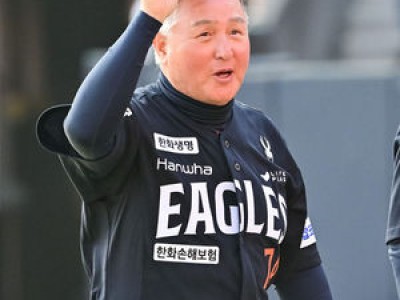 한화 20년 만의 9연승으로 단독 1위 등극